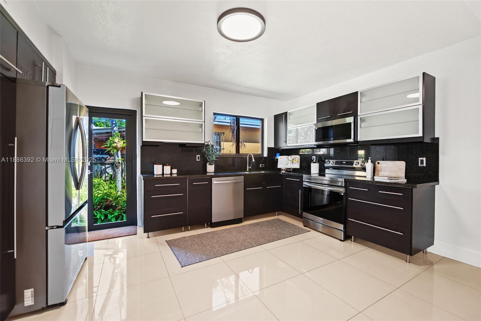 944 SW 10th Ave Miami, FL 33130