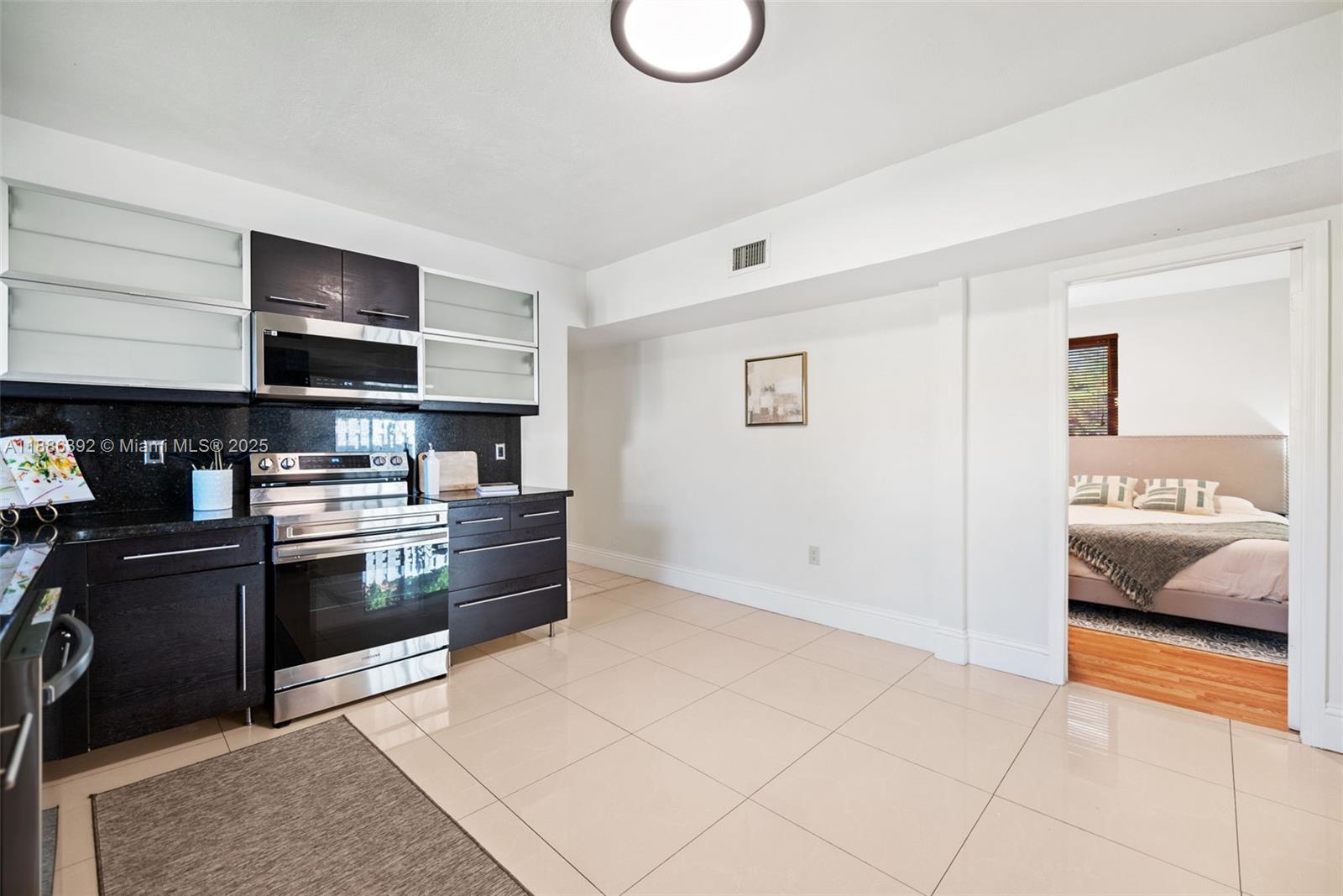 944 SW 10th Ave Miami, FL 33130