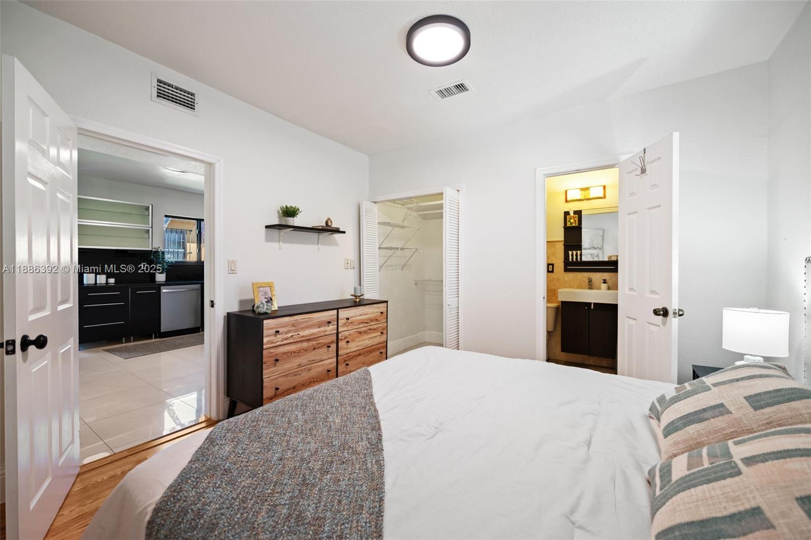 944 SW 10th Ave Miami, FL 33130