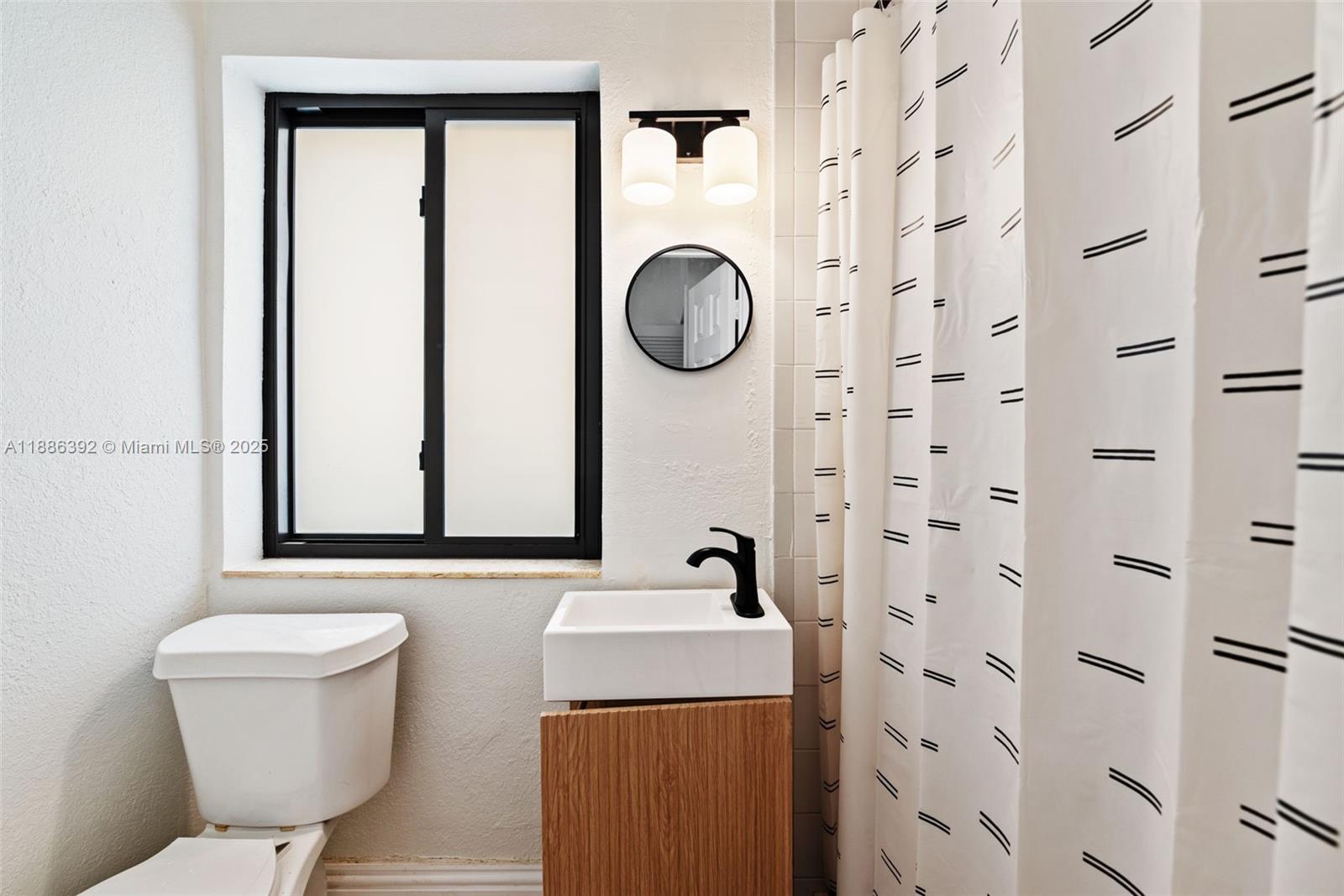 944 SW 10th Ave Miami, FL 33130