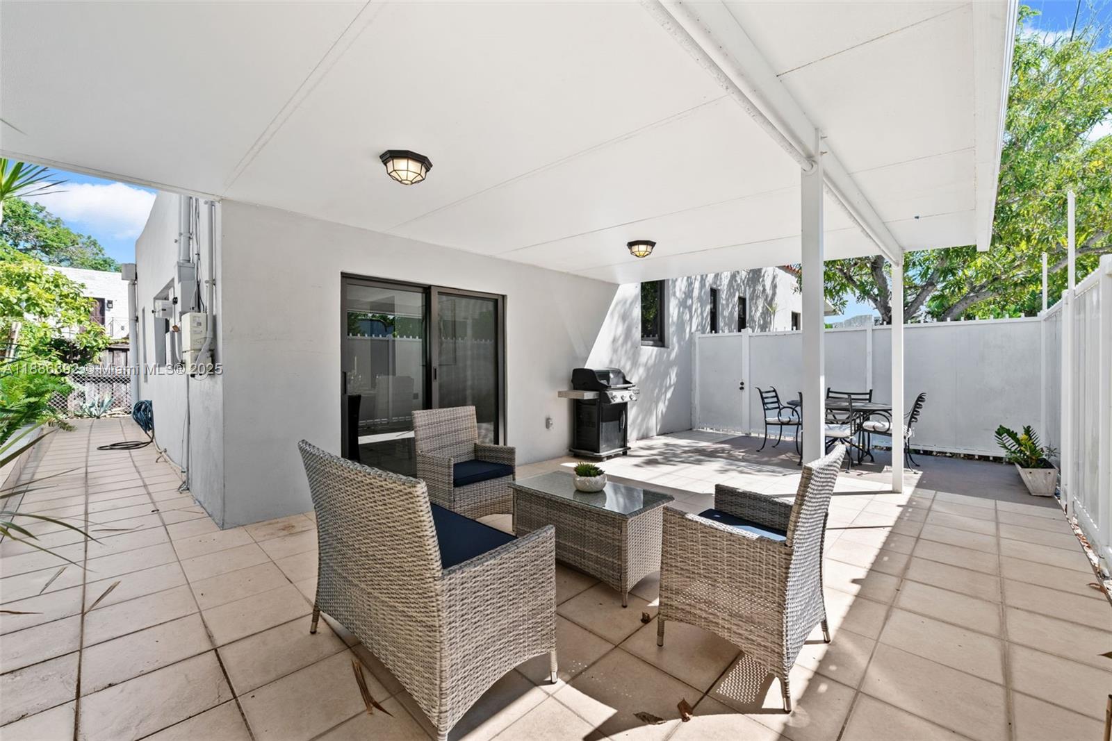 944 SW 10th Ave Miami, FL 33130