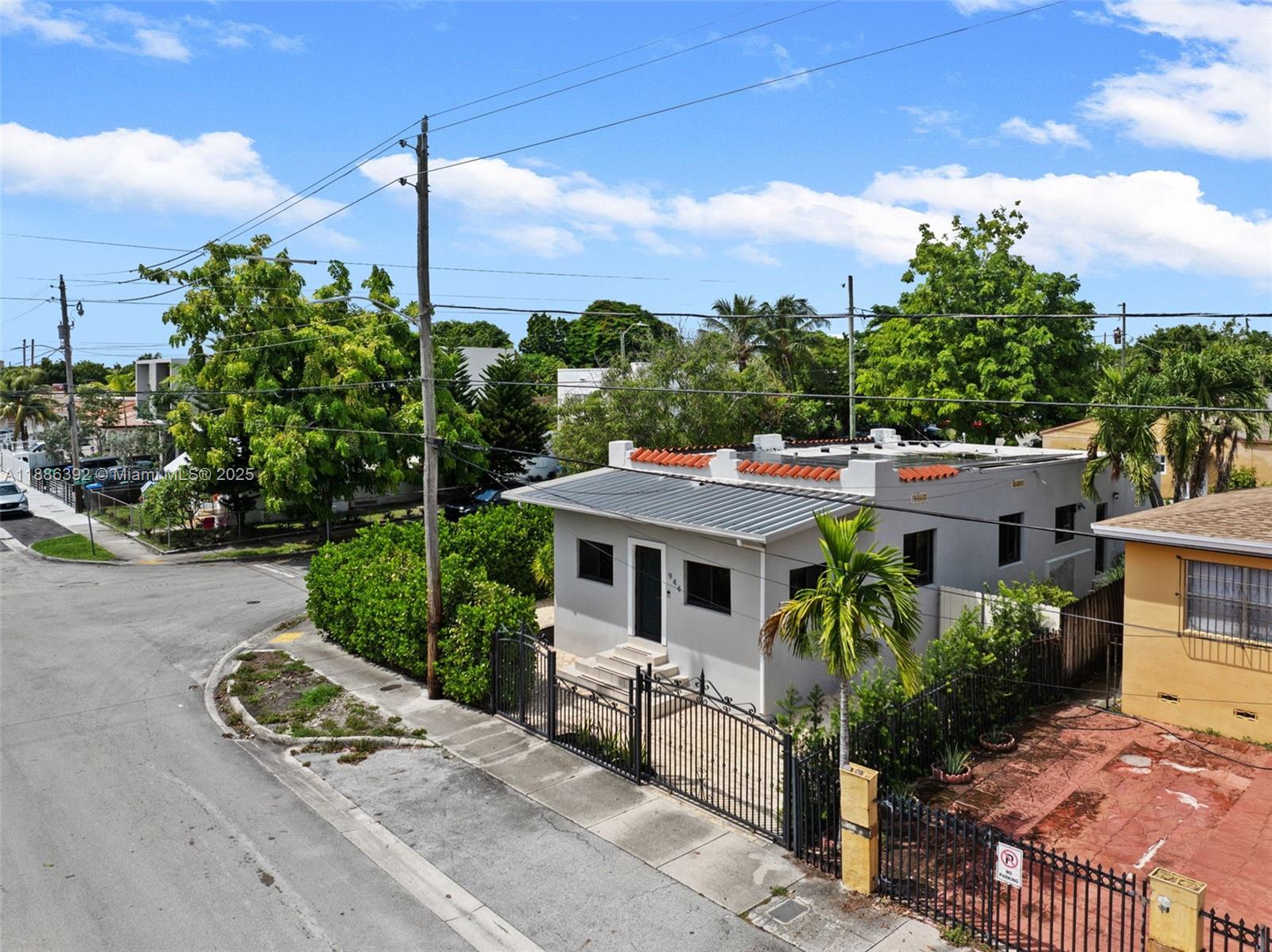 944 SW 10th Ave Miami, FL 33130