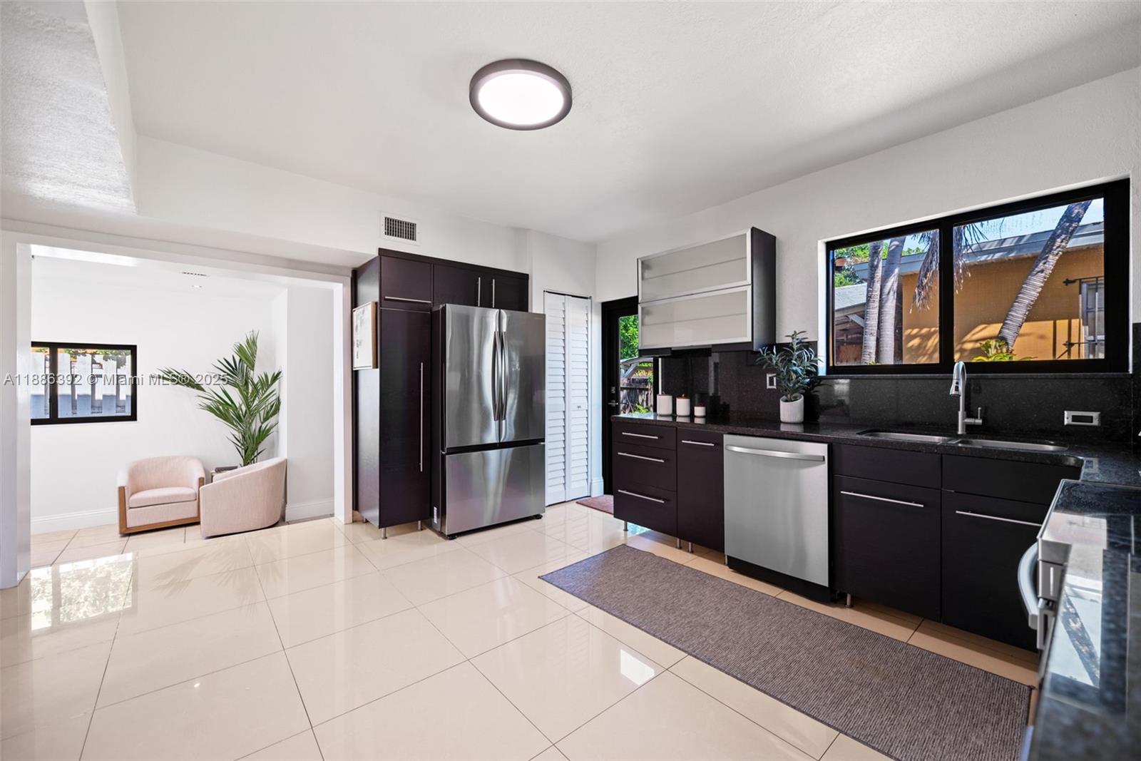 944 SW 10th Ave Miami, FL 33130