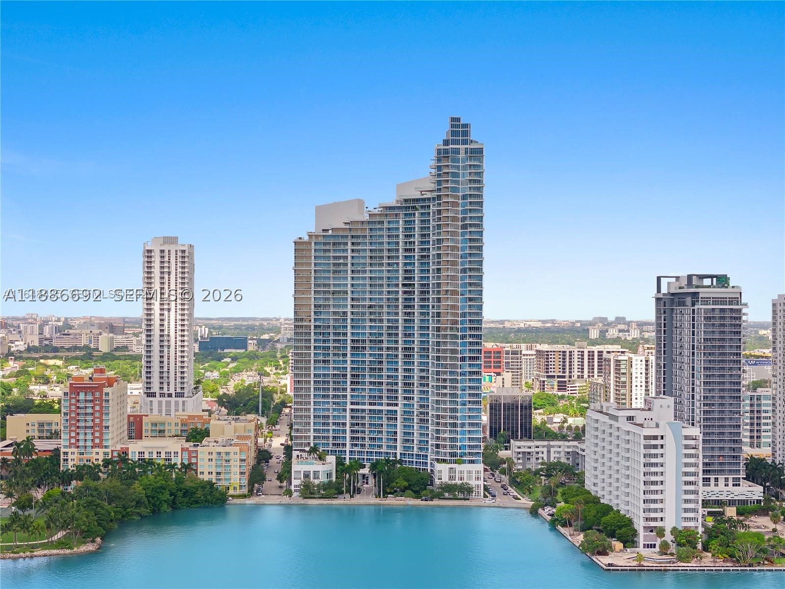image Paramount Bay11