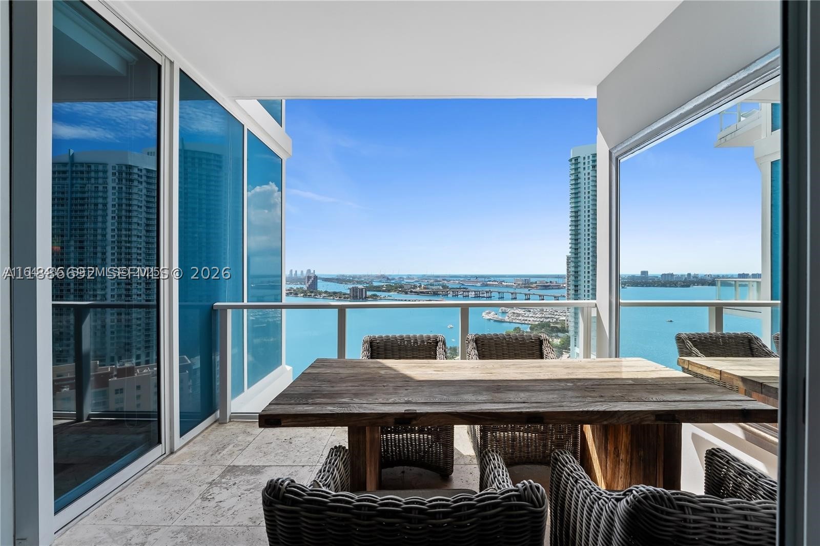 image Paramount Bay25