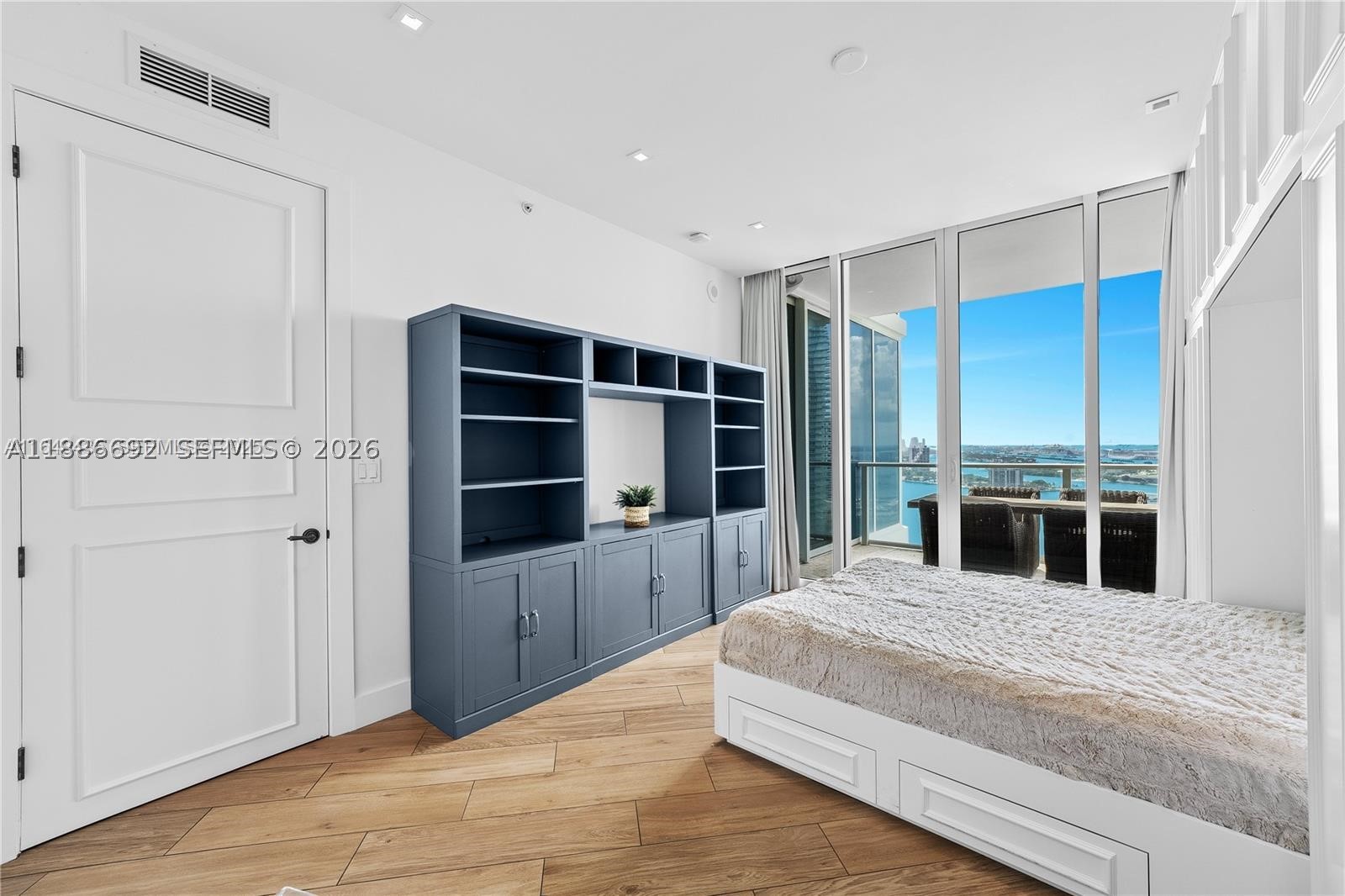 image Paramount Bay26
