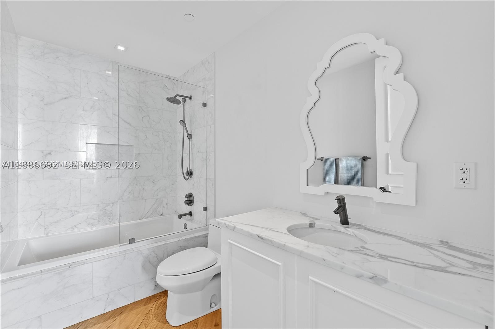 image Paramount Bay28