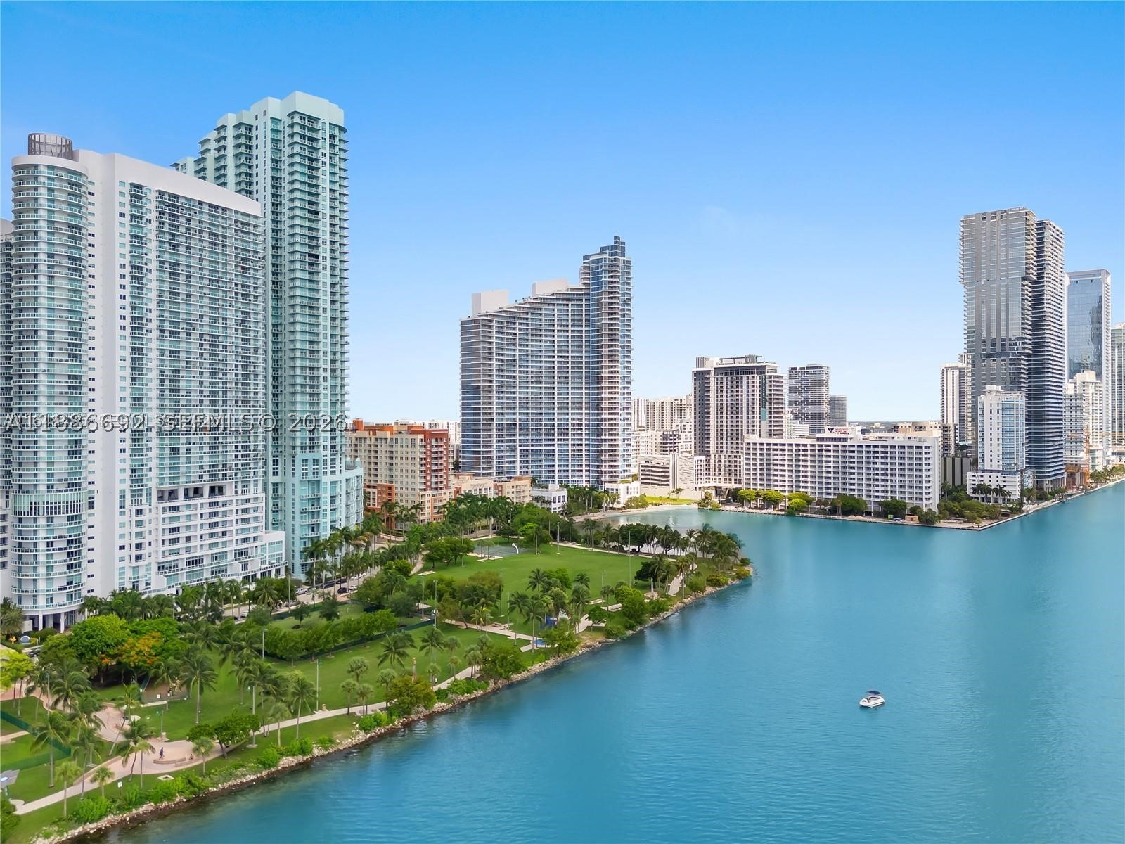 image Paramount Bay61