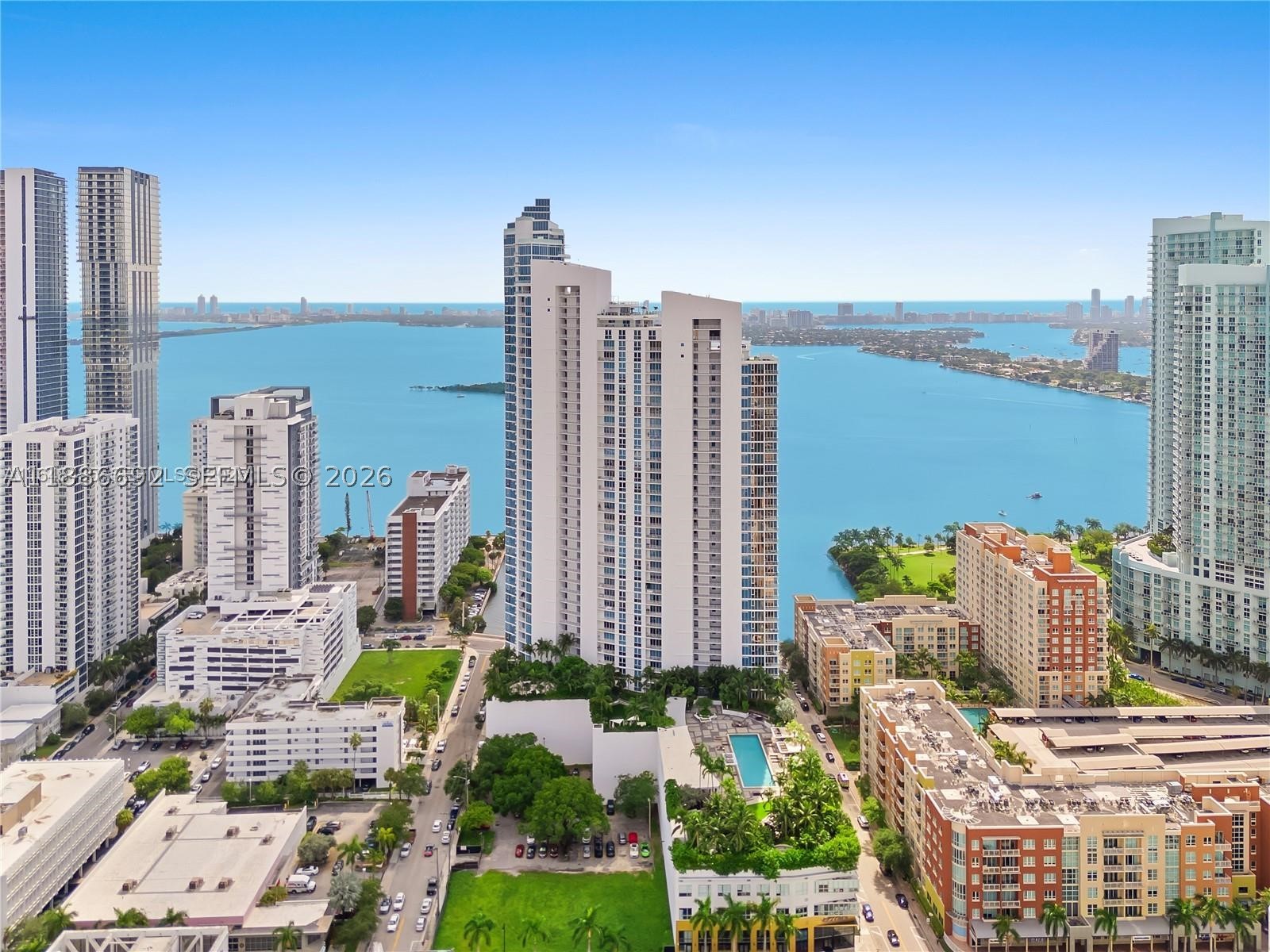 image Paramount Bay62