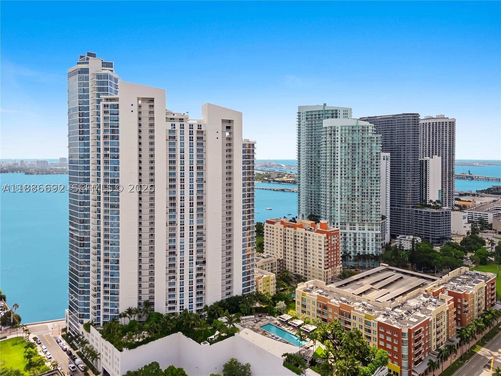 image Paramount Bay63