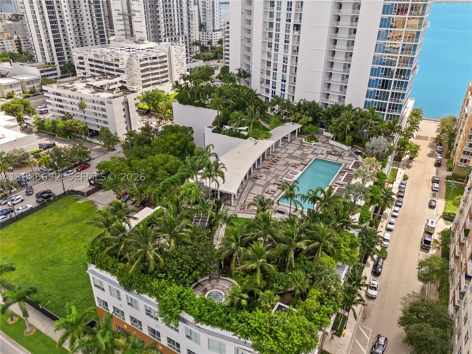 image Paramount Bay64