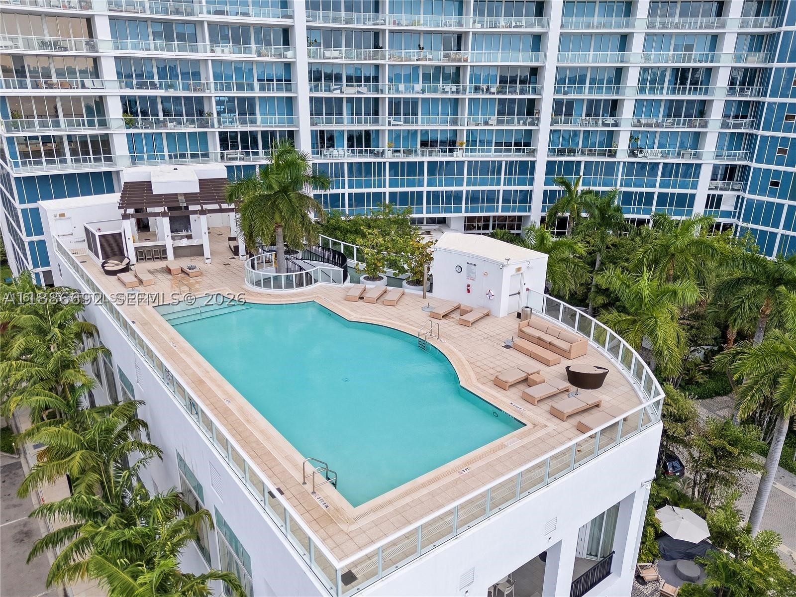 image Paramount Bay65