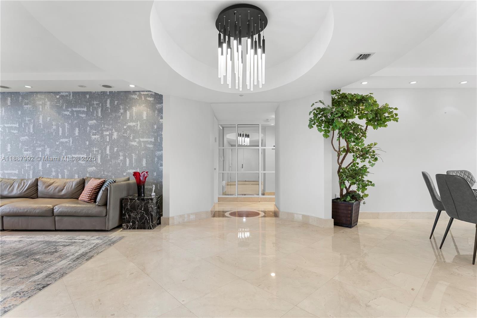 19111 Collins Ave #604