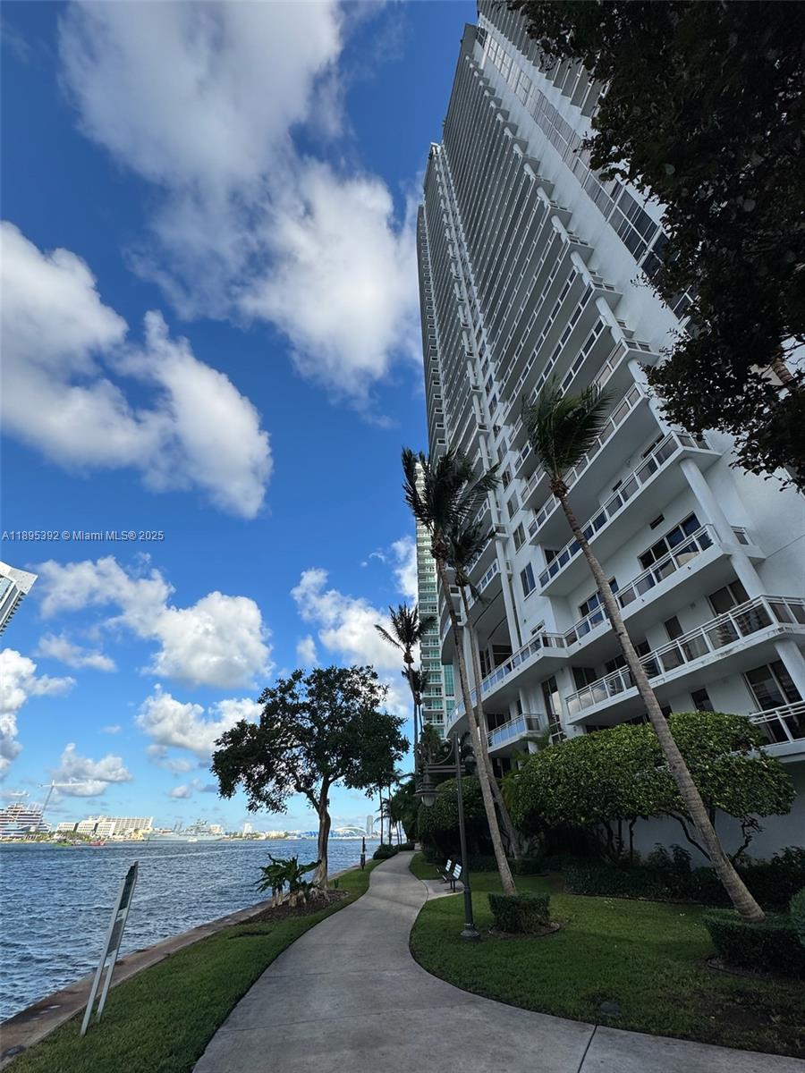 901 Brickell Key Blvd #3607 Miami, FL 33131