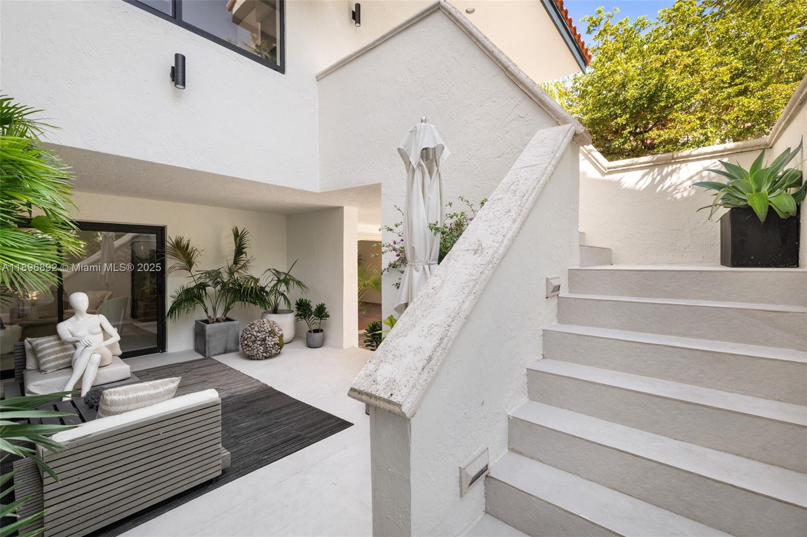 2000 S Bayshore Dr #4 Coconut Grove, FL 33133