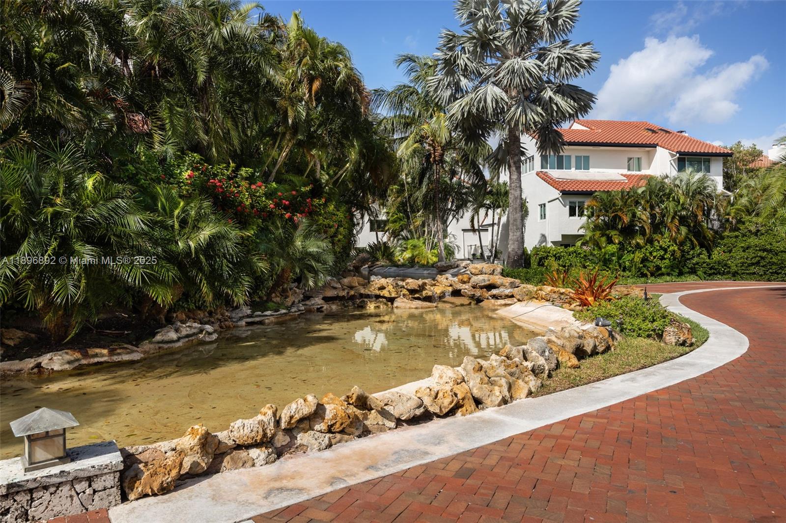 2000 S Bayshore Dr #4 Coconut Grove, FL 33133