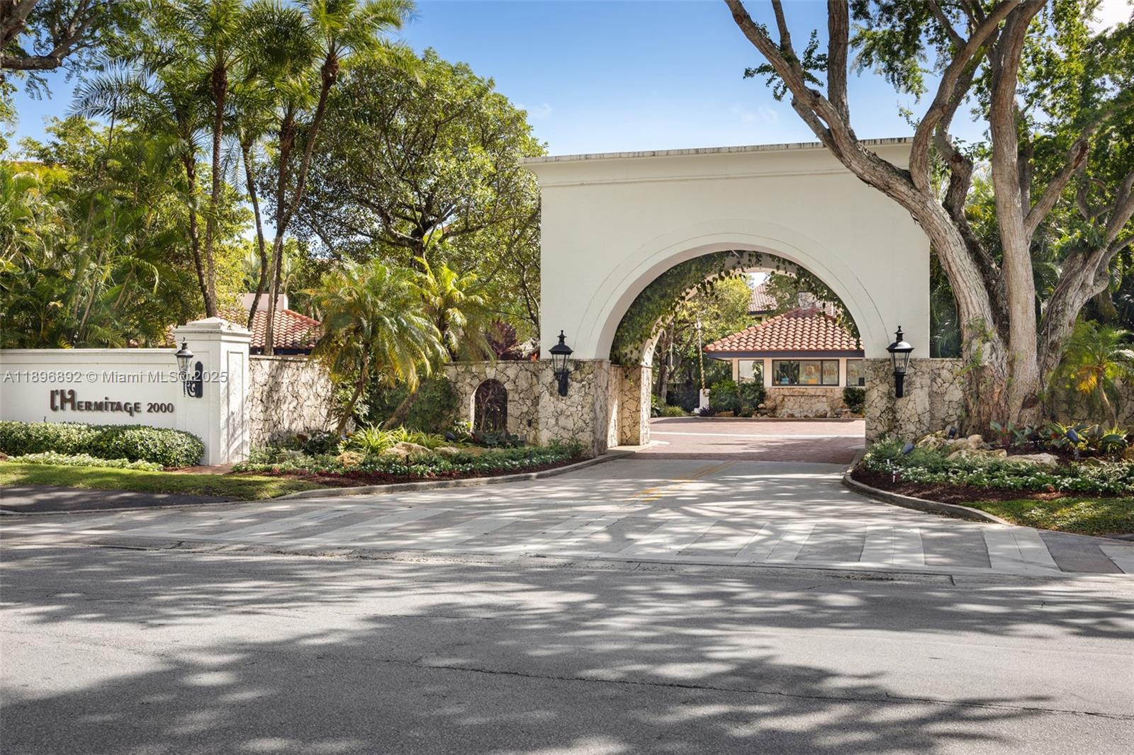 2000 S Bayshore Dr #4 Coconut Grove, FL 33133