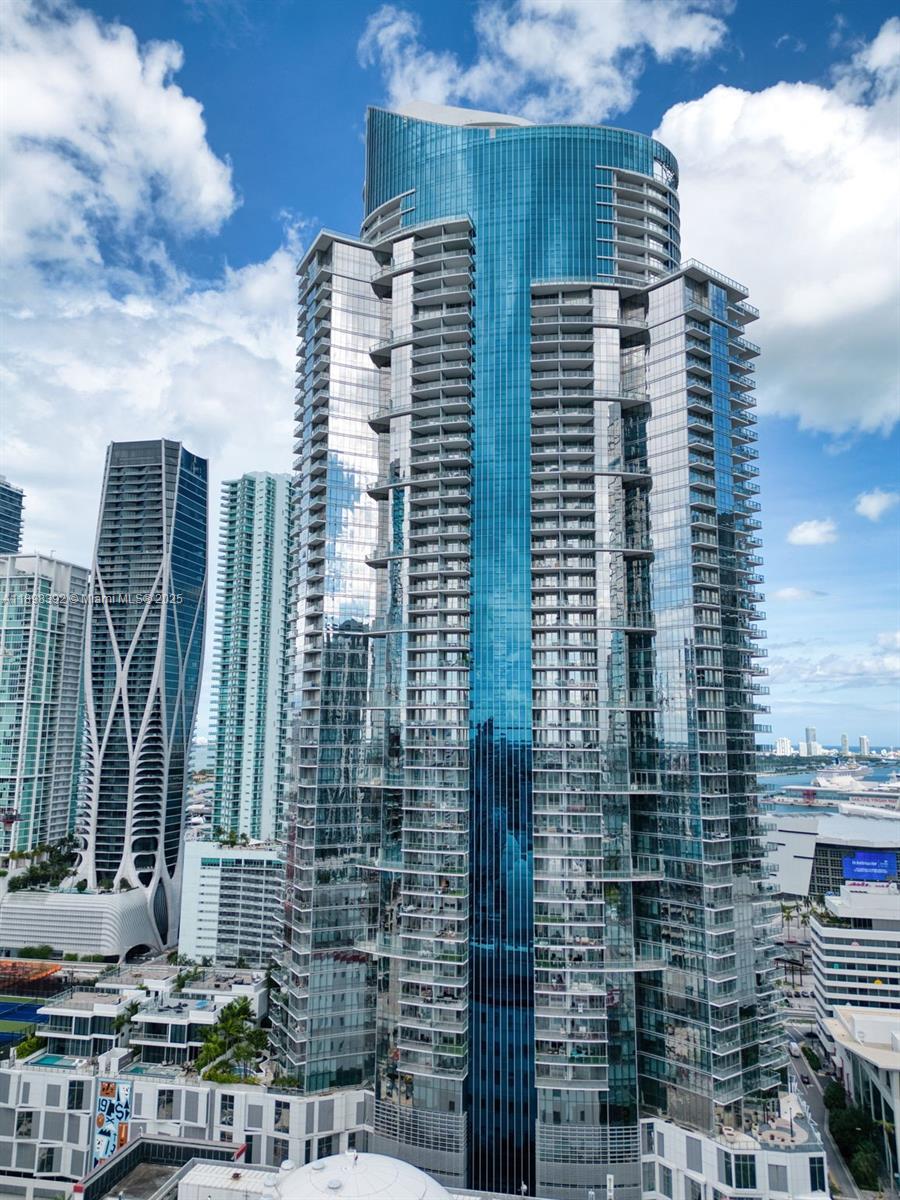 image Paramount Miami1