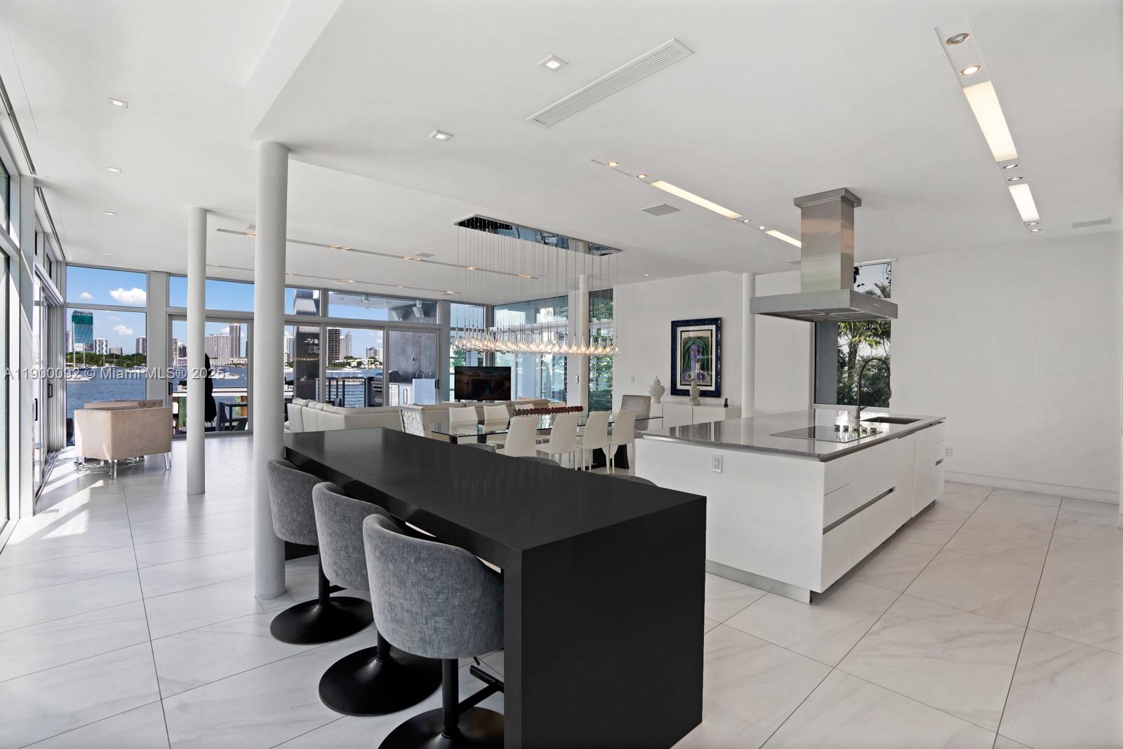 440 S Hibiscus Dr Miami Beach, FL 33139