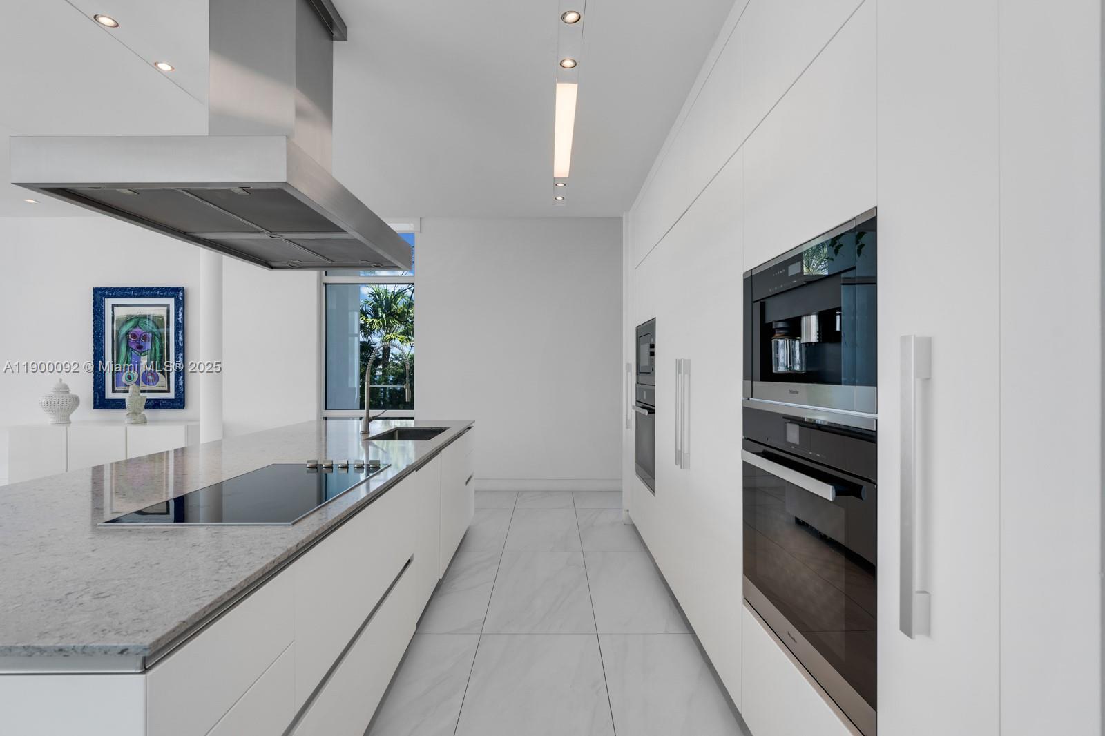 440 S Hibiscus Dr Miami Beach, FL 33139