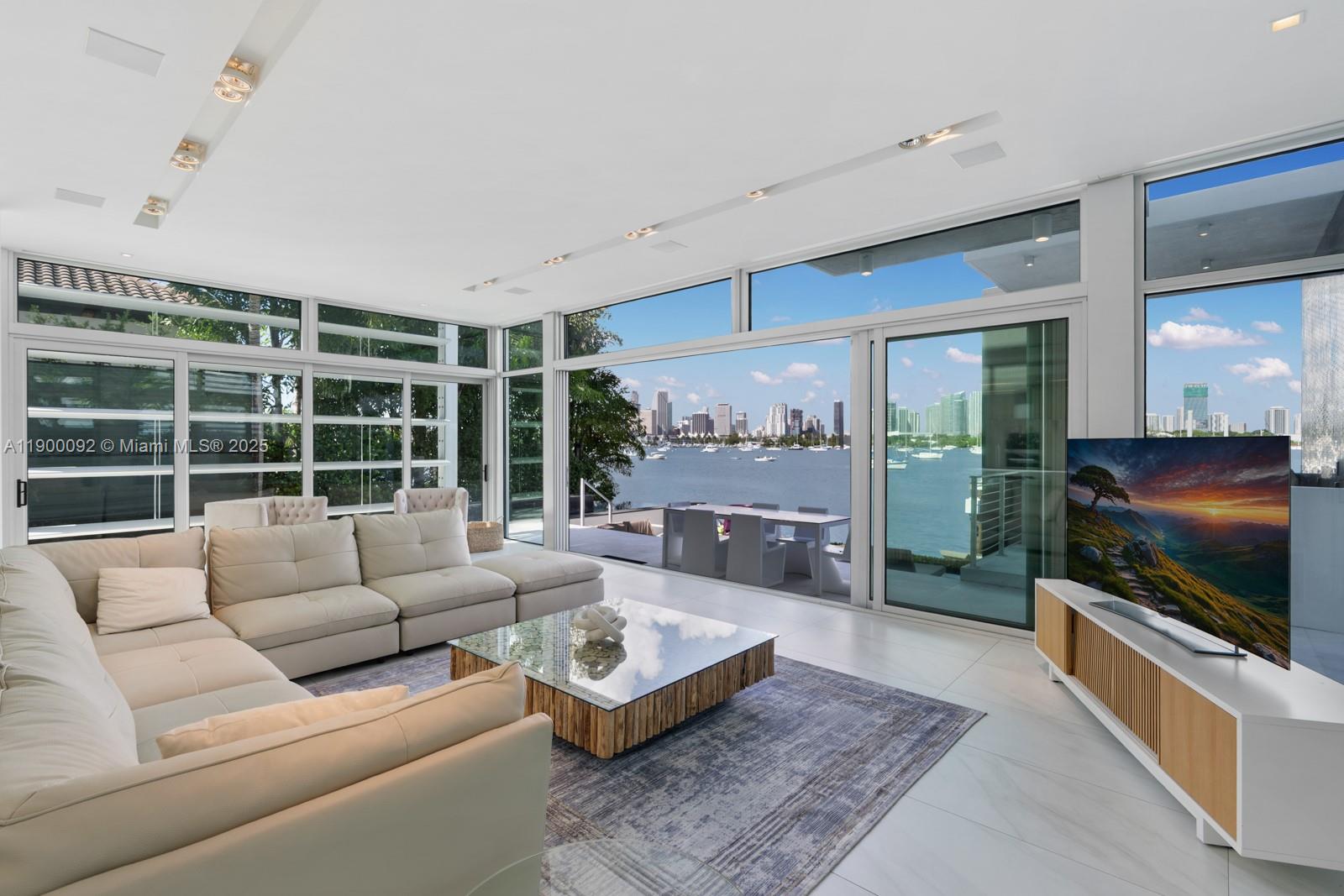 440 S Hibiscus Dr Miami Beach, FL 33139