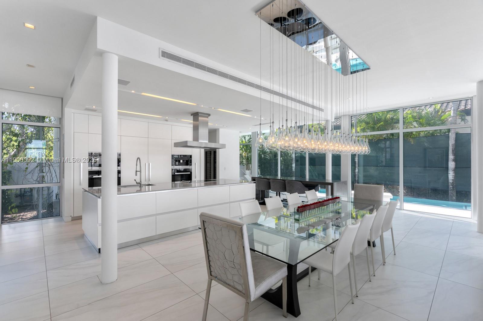 440 S Hibiscus Dr Miami Beach, FL 33139