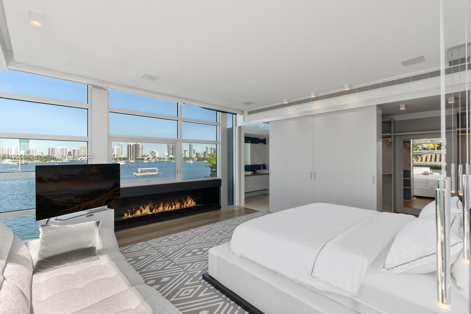 440 S Hibiscus Dr Miami Beach, FL 33139