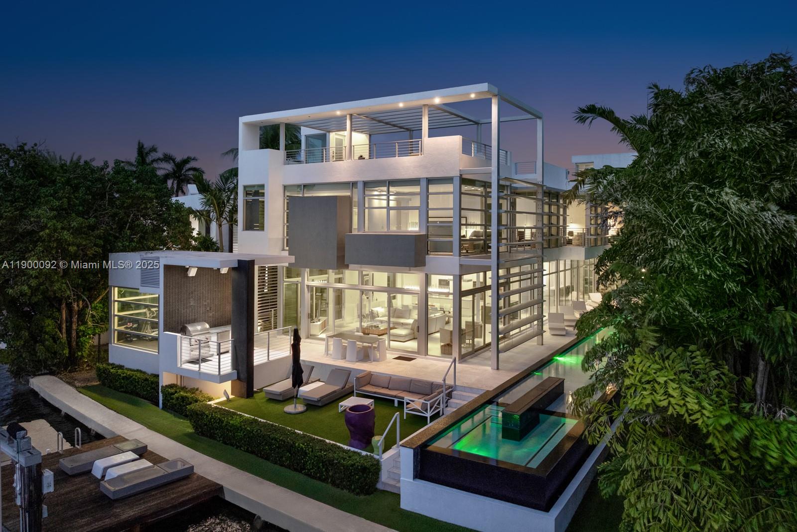 440 S Hibiscus Dr Miami Beach, FL 33139