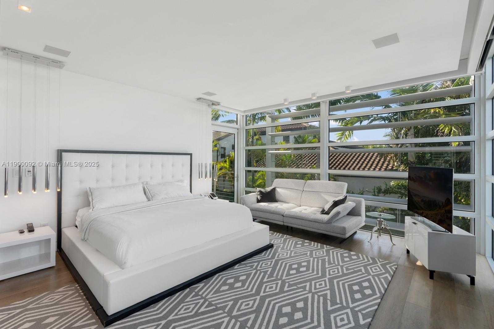 440 S Hibiscus Dr Miami Beach, FL 33139