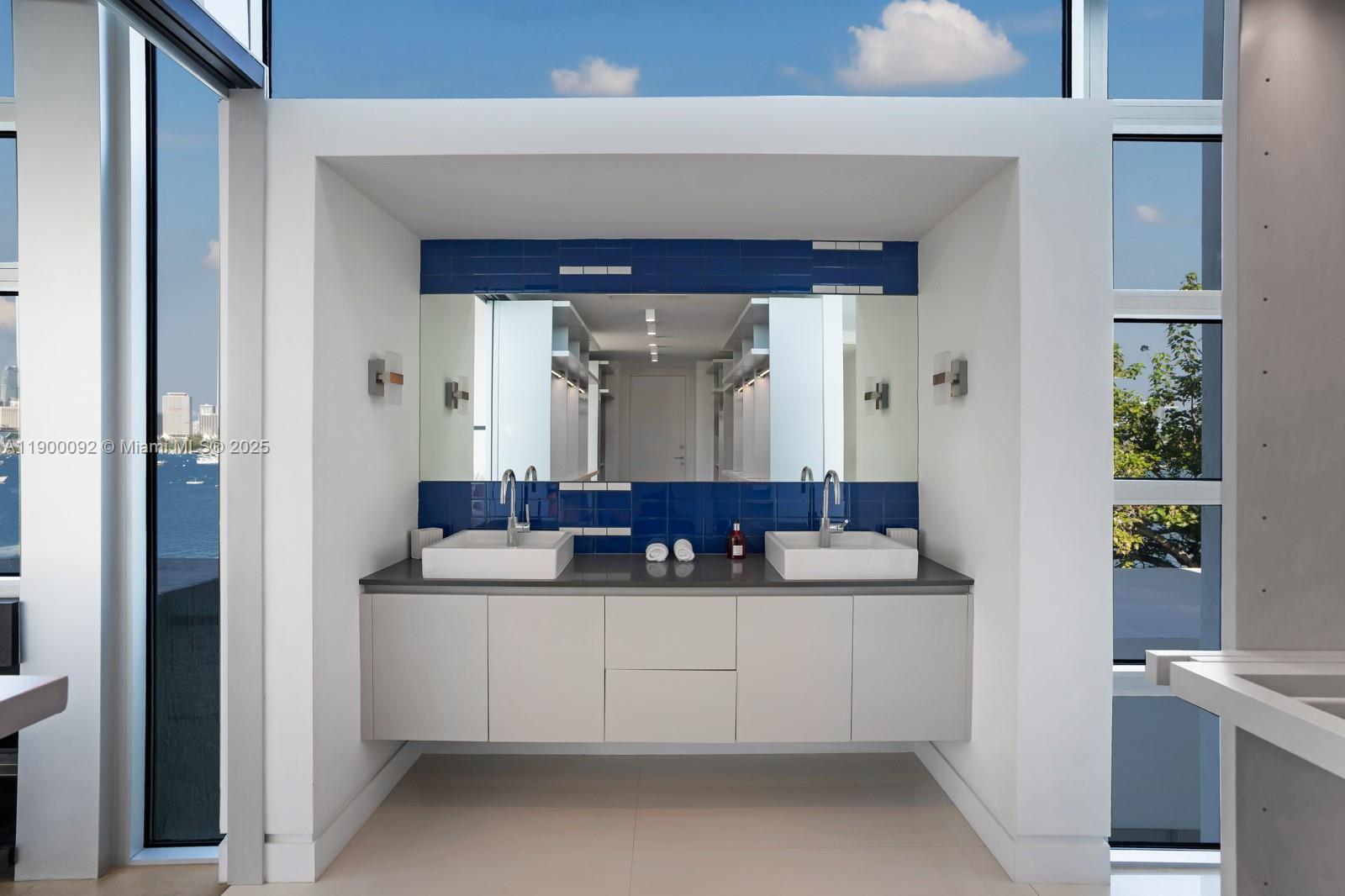 440 S Hibiscus Dr Miami Beach, FL 33139