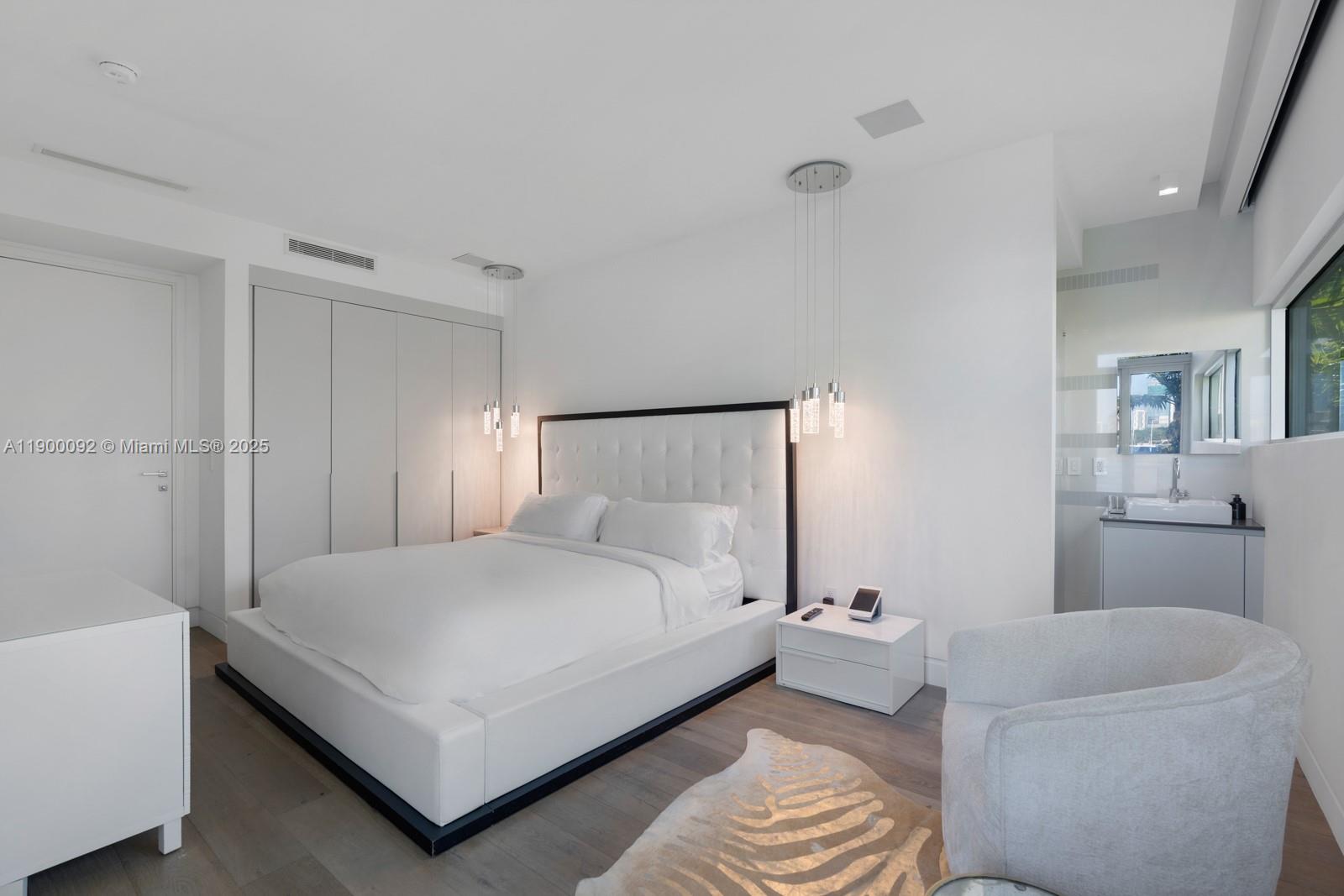 440 S Hibiscus Dr Miami Beach, FL 33139