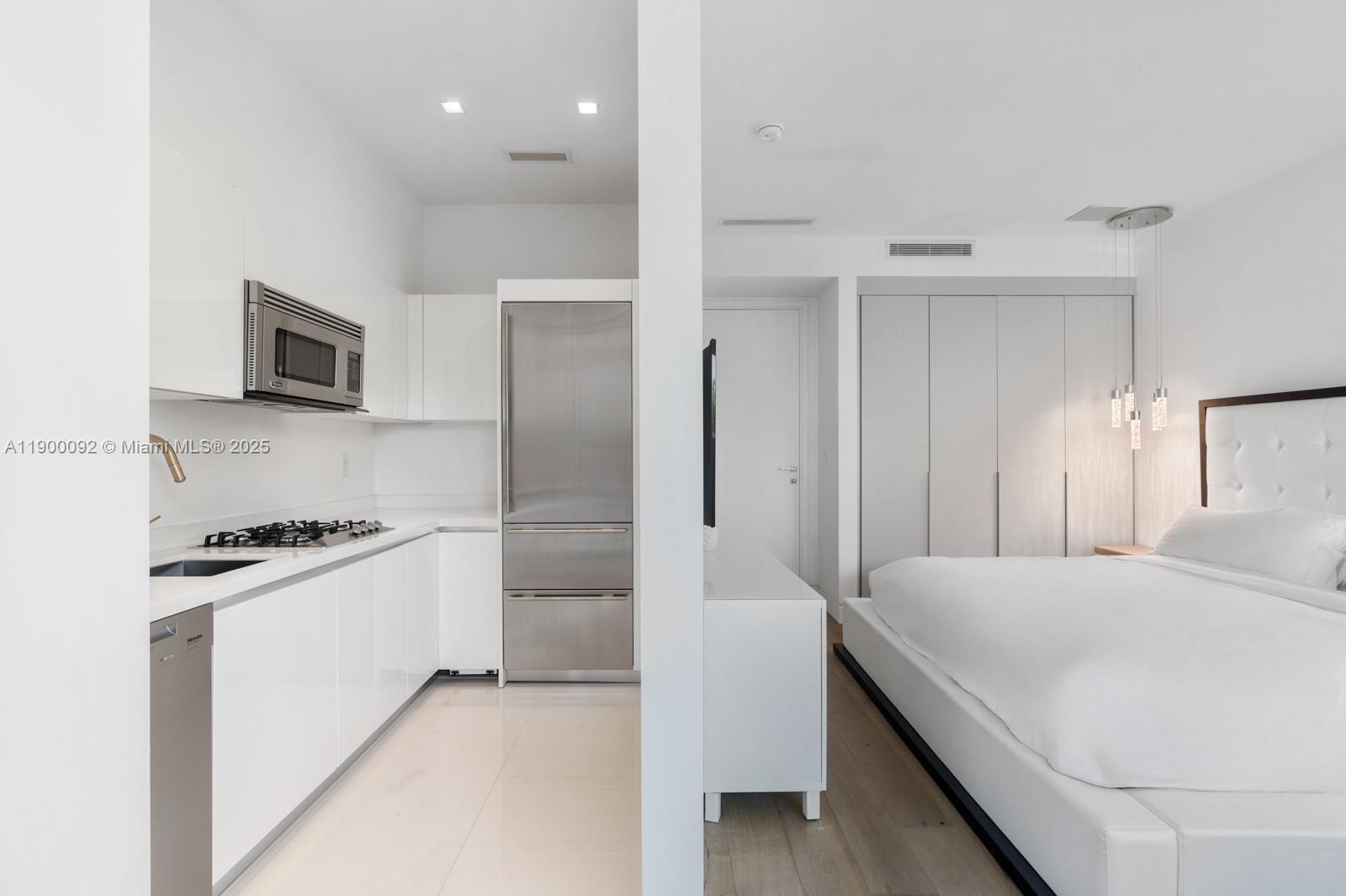 440 S Hibiscus Dr Miami Beach, FL 33139