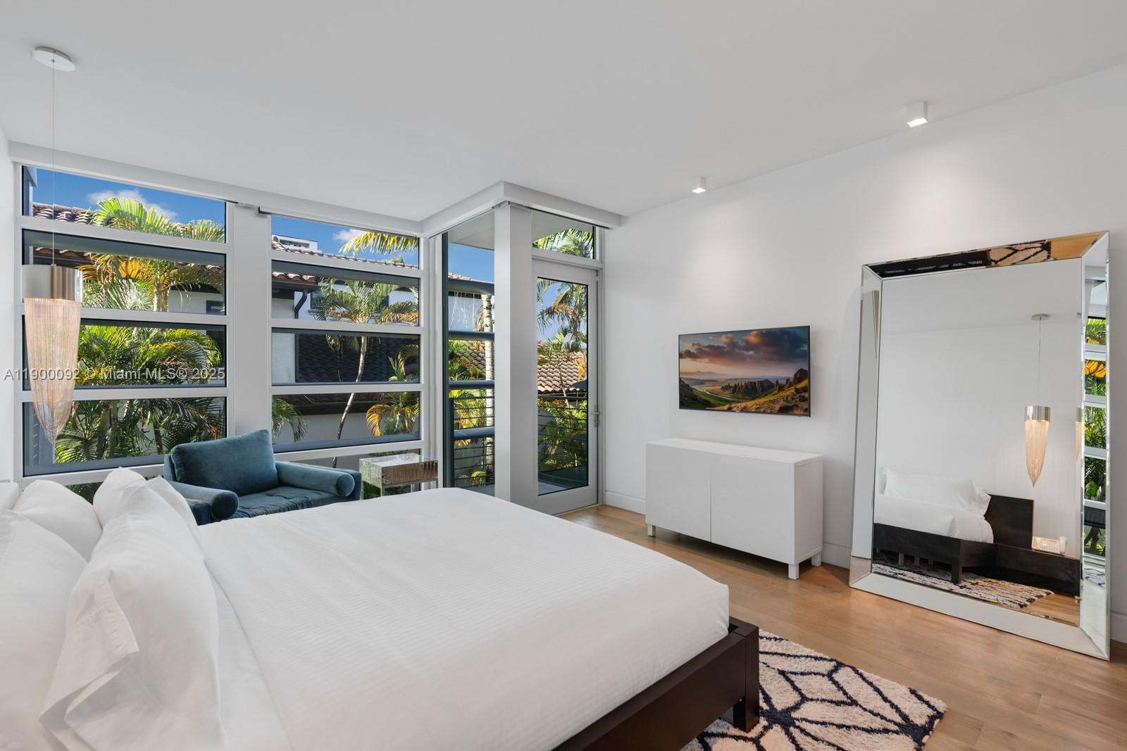 440 S Hibiscus Dr Miami Beach, FL 33139