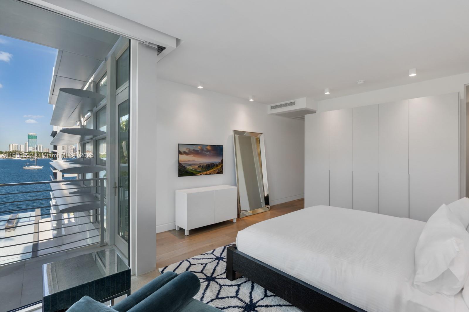 440 S Hibiscus Dr Miami Beach, FL 33139