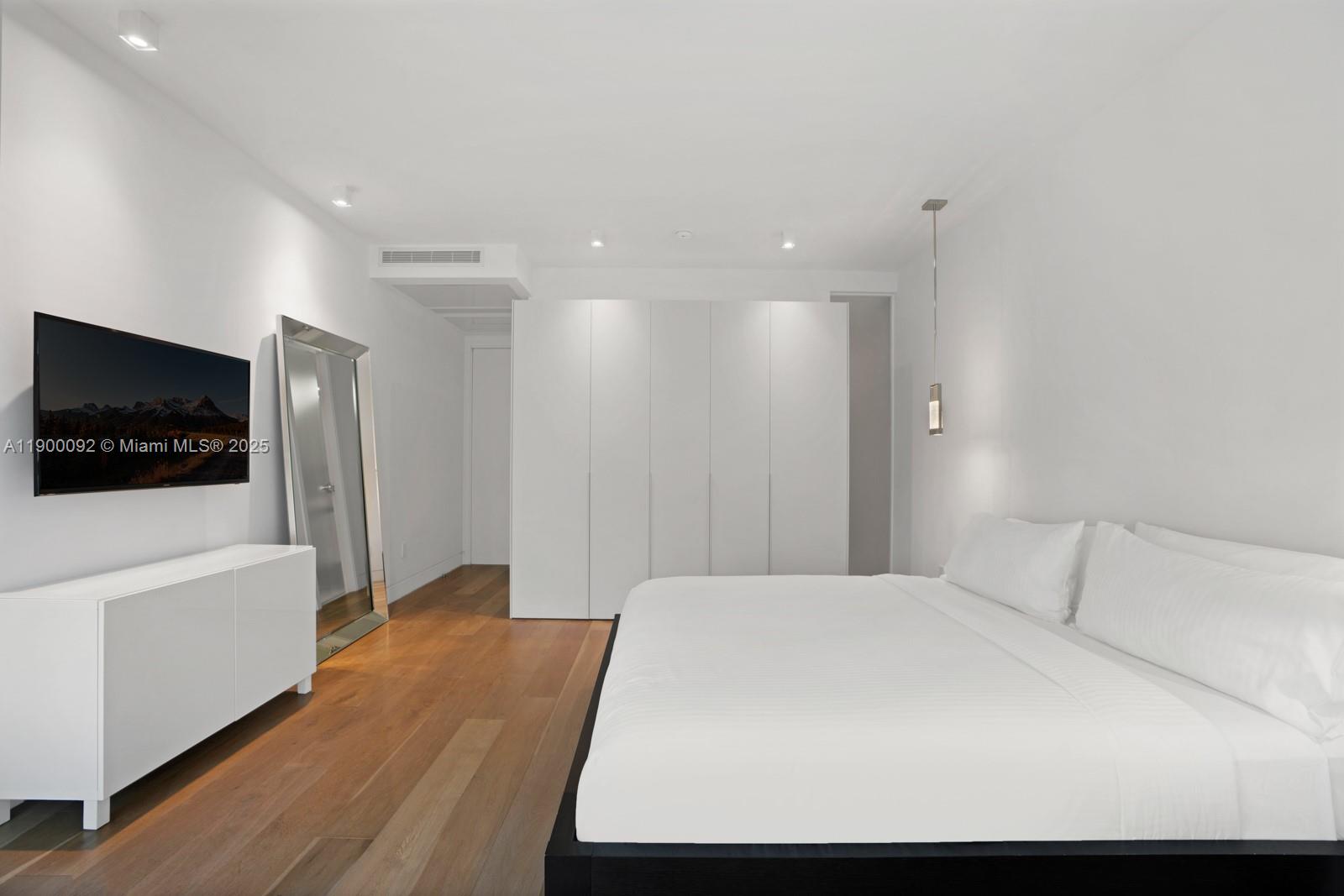 440 S Hibiscus Dr Miami Beach, FL 33139