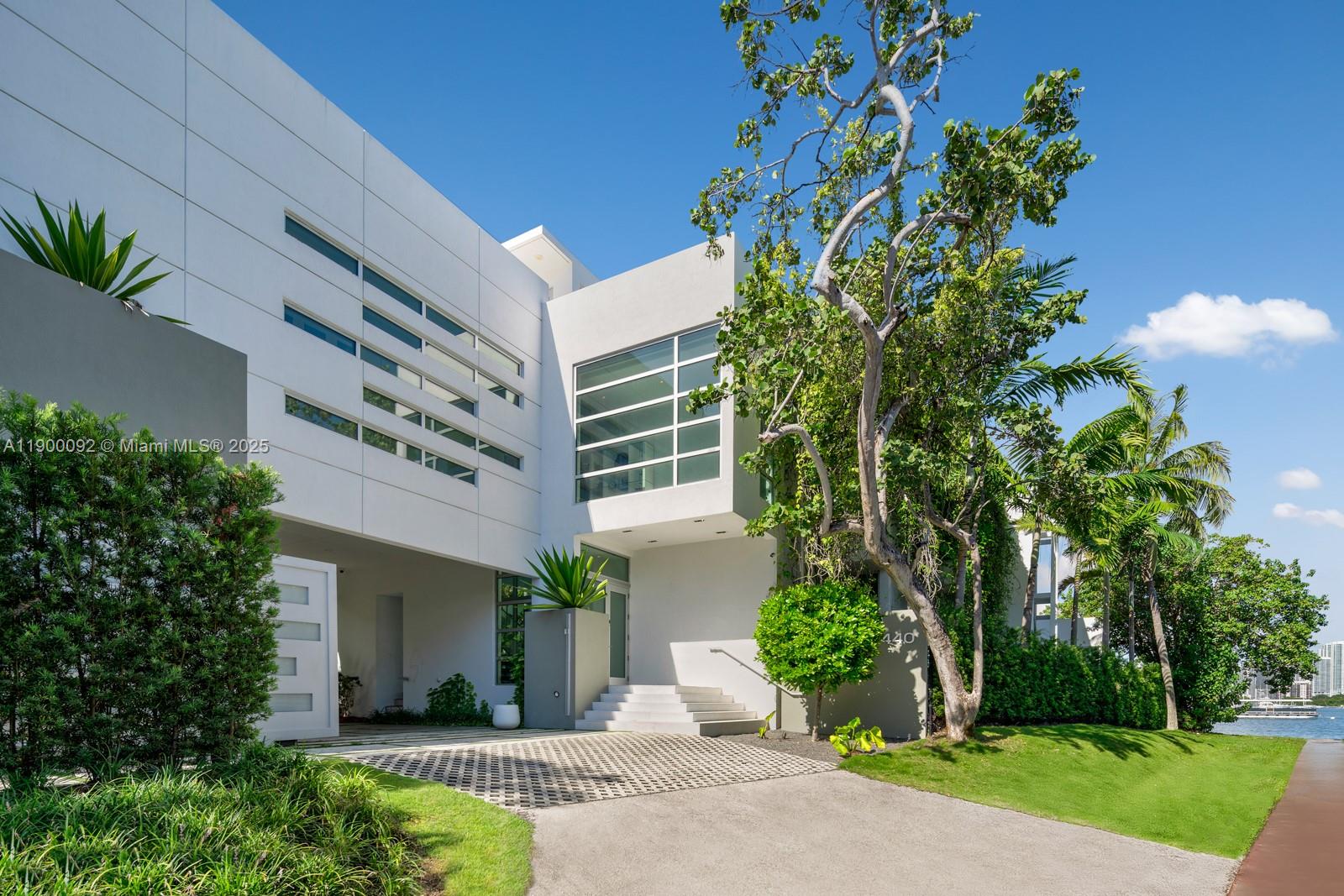 440 S Hibiscus Dr Miami Beach, FL 33139