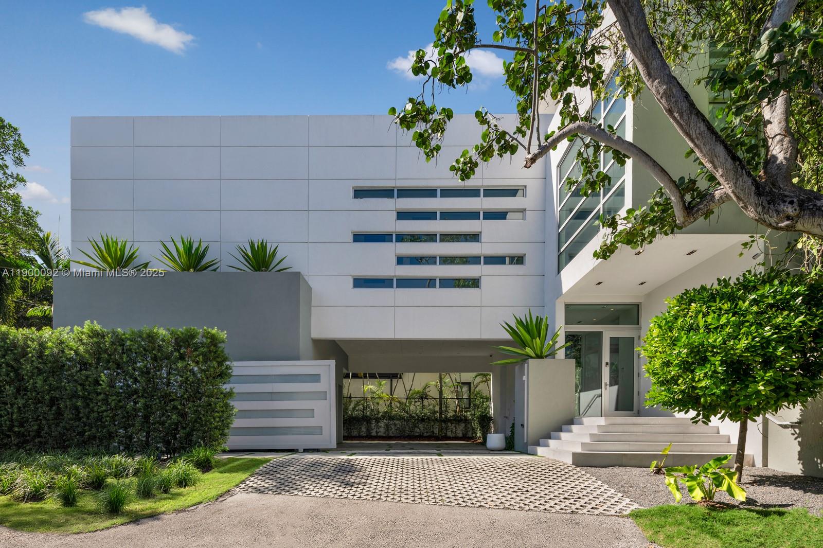 440 S Hibiscus Dr Miami Beach, FL 33139