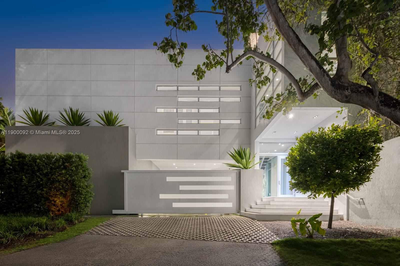 440 S Hibiscus Dr Miami Beach, FL 33139