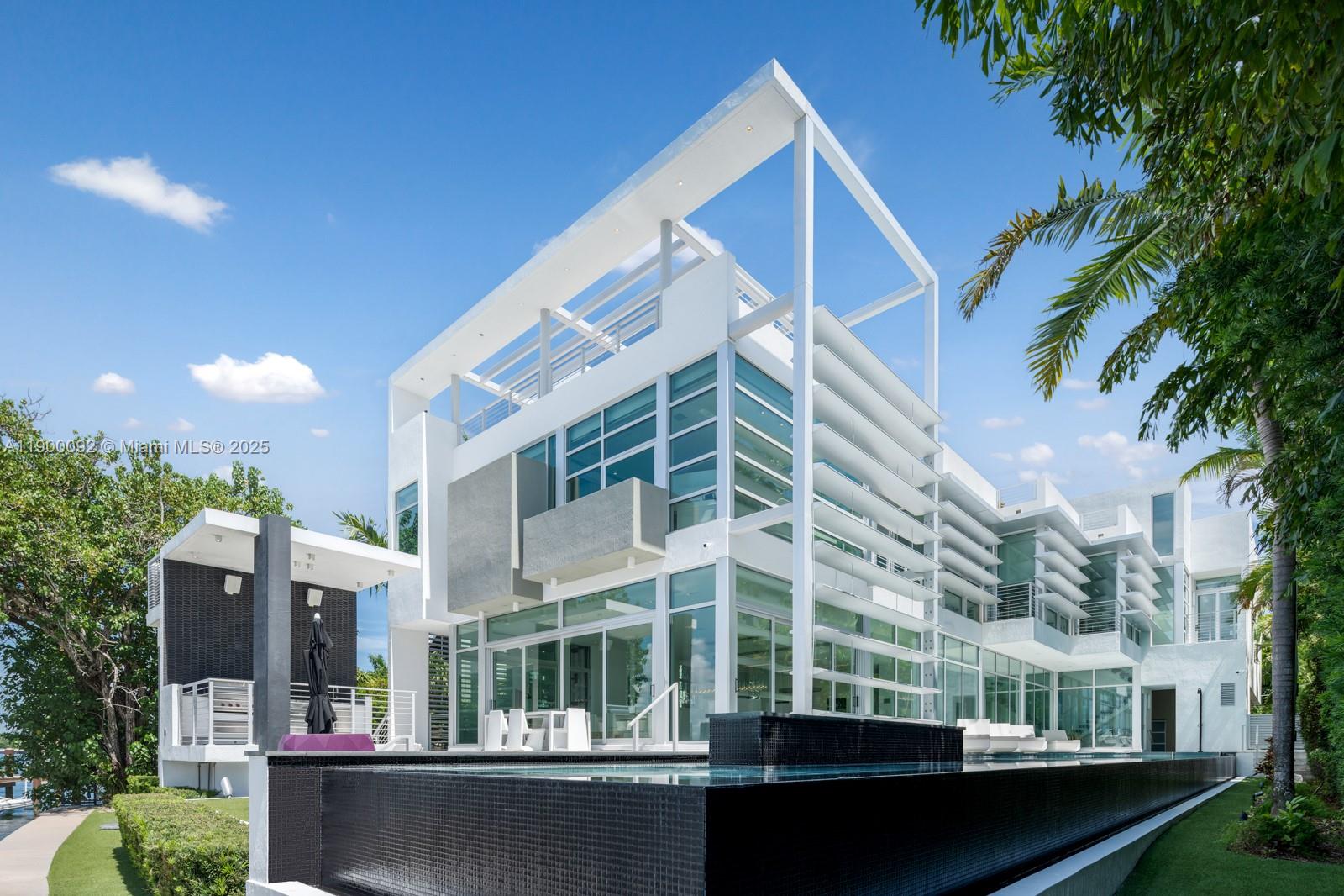 440 S Hibiscus Dr Miami Beach, FL 33139