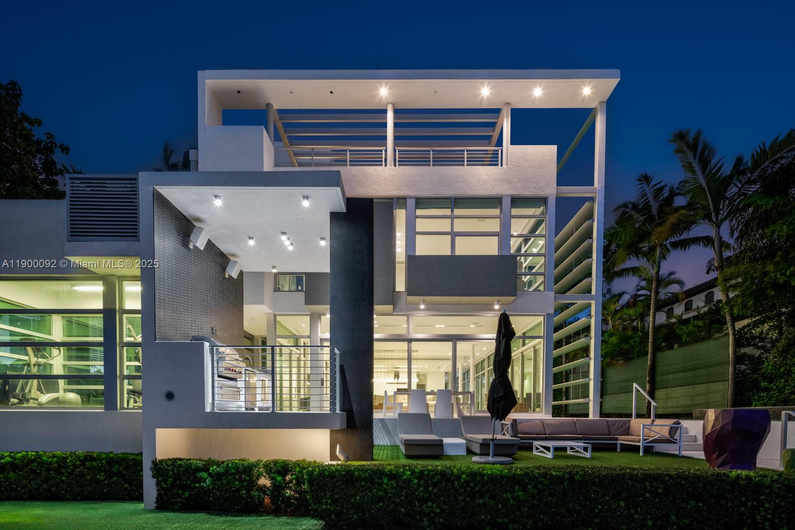 440 S Hibiscus Dr Miami Beach, FL 33139