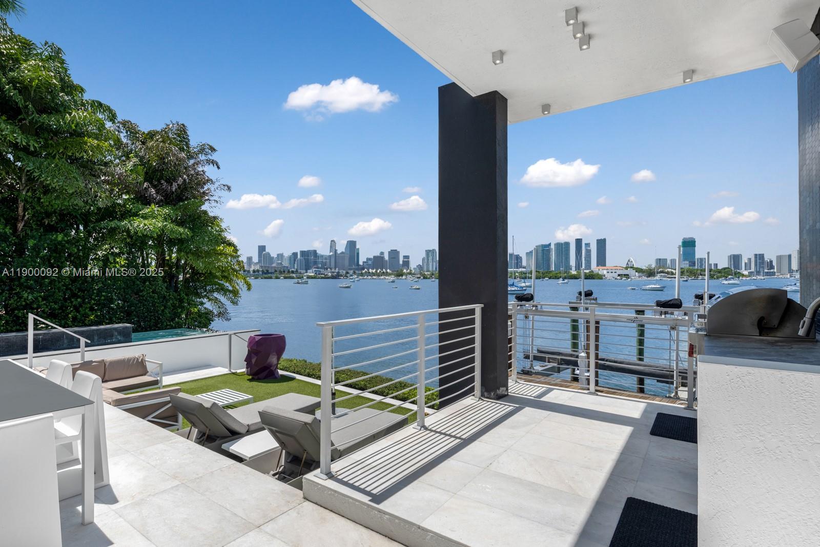 440 S Hibiscus Dr Miami Beach, FL 33139