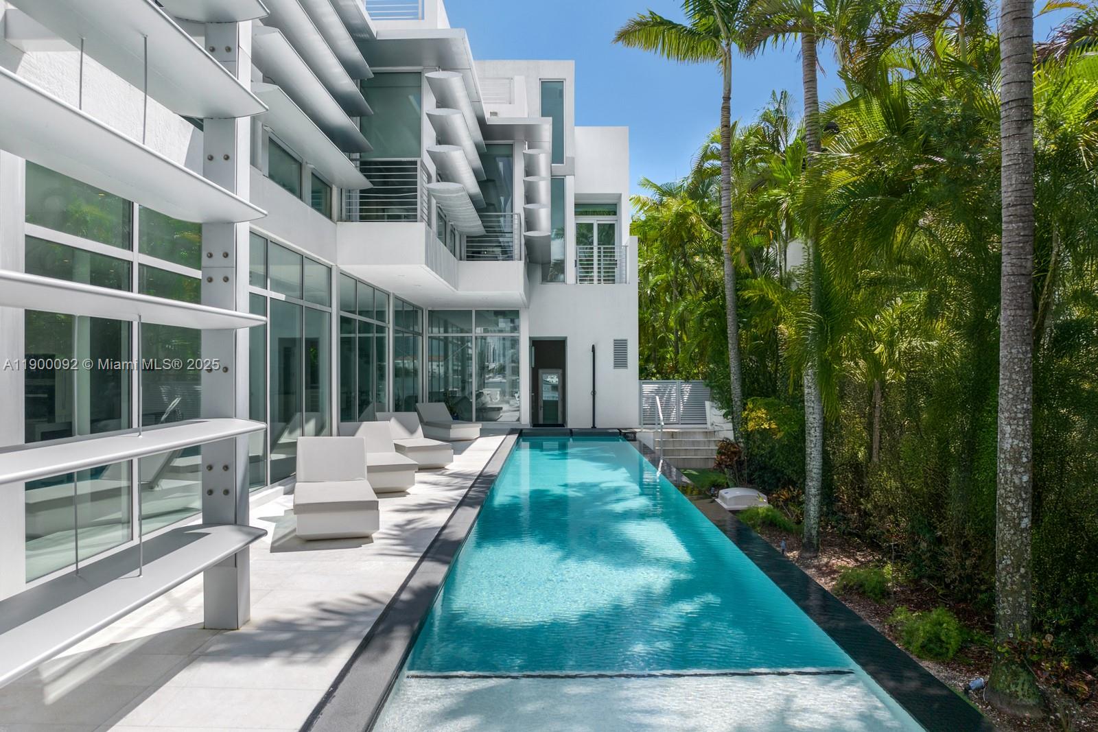 440 S Hibiscus Dr Miami Beach, FL 33139