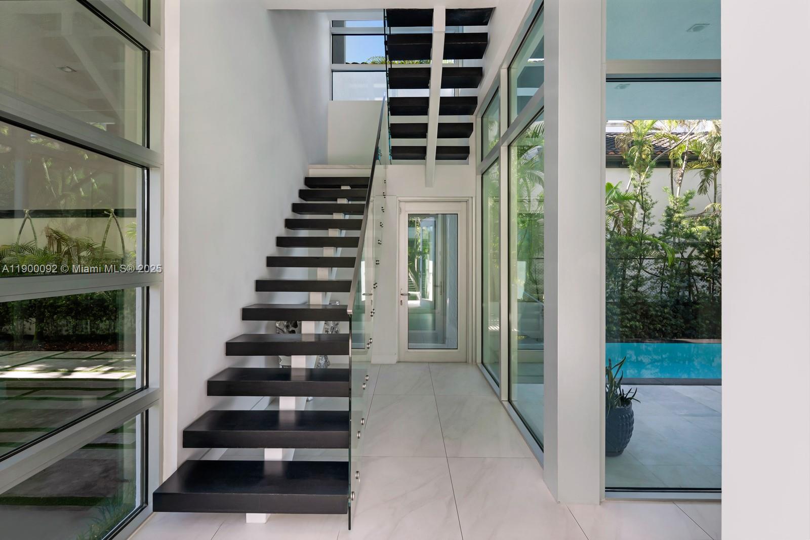 440 S Hibiscus Dr Miami Beach, FL 33139