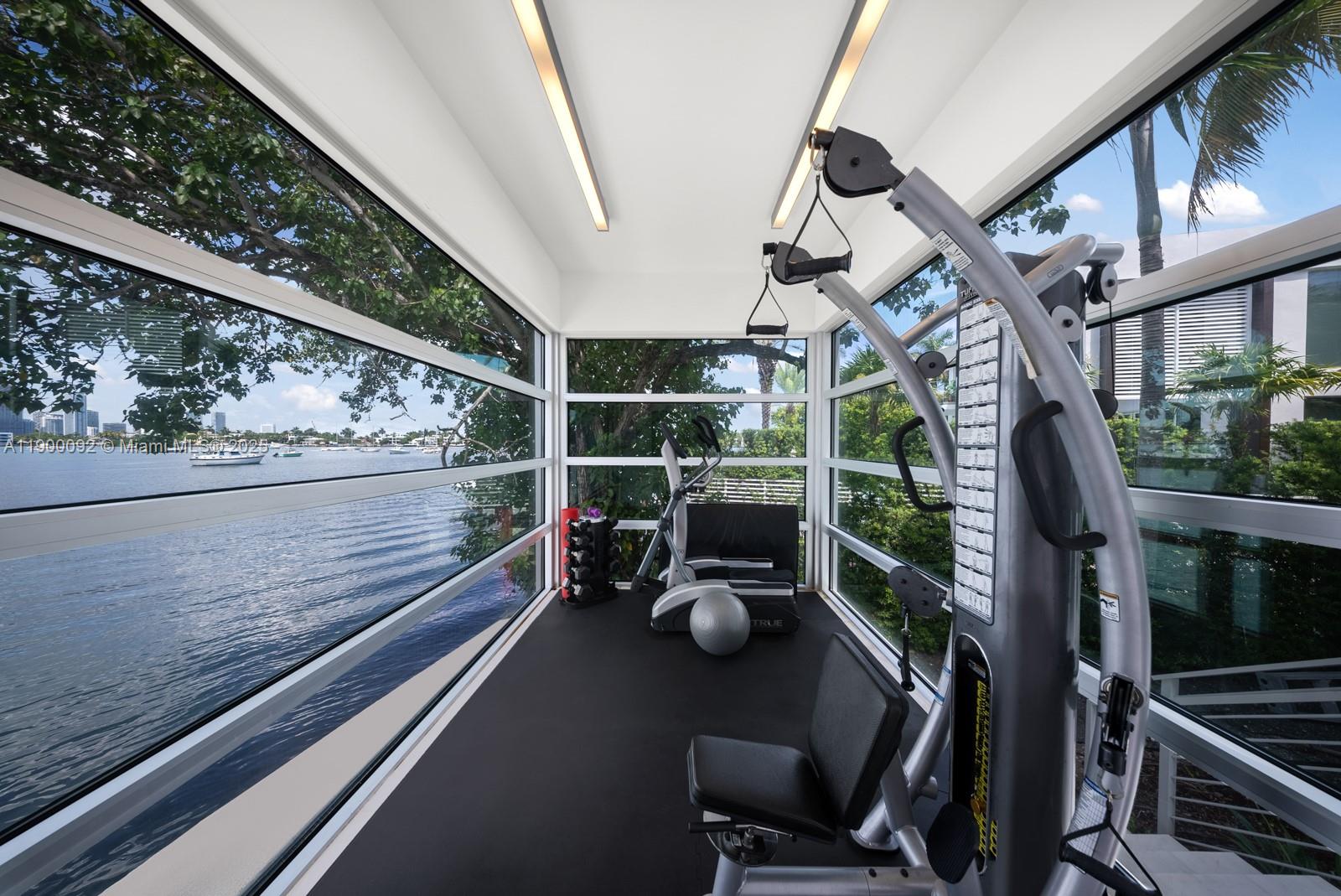 440 S Hibiscus Dr Miami Beach, FL 33139