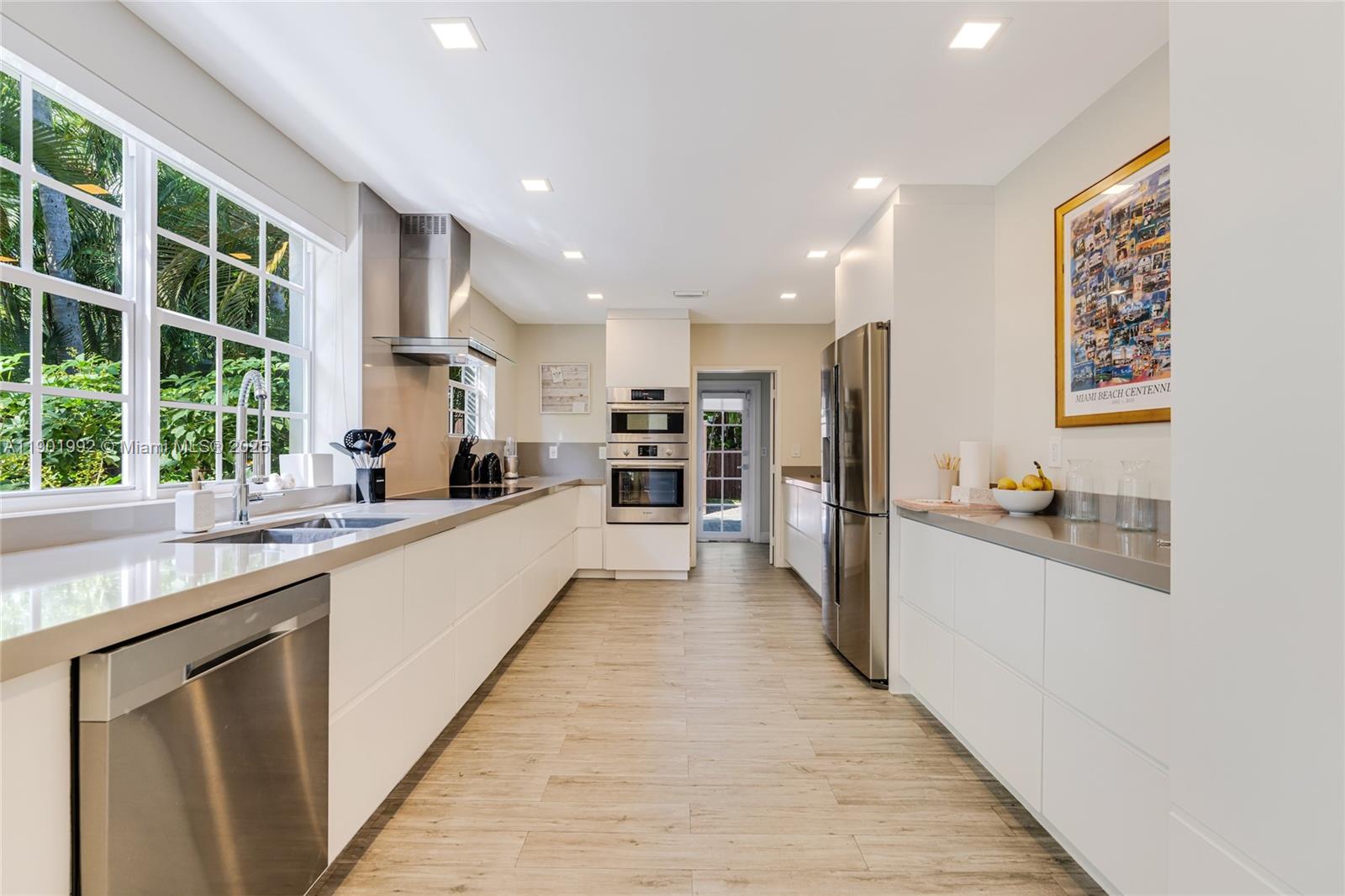 140 N Hibiscus Dr Miami Beach, FL 33139