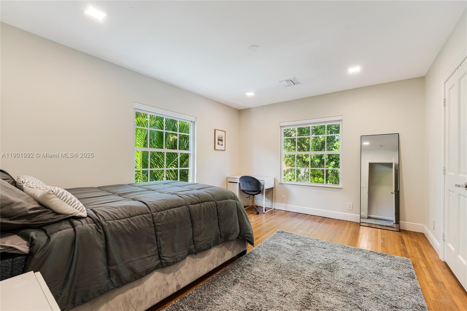 140 N Hibiscus Dr Miami Beach, FL 33139