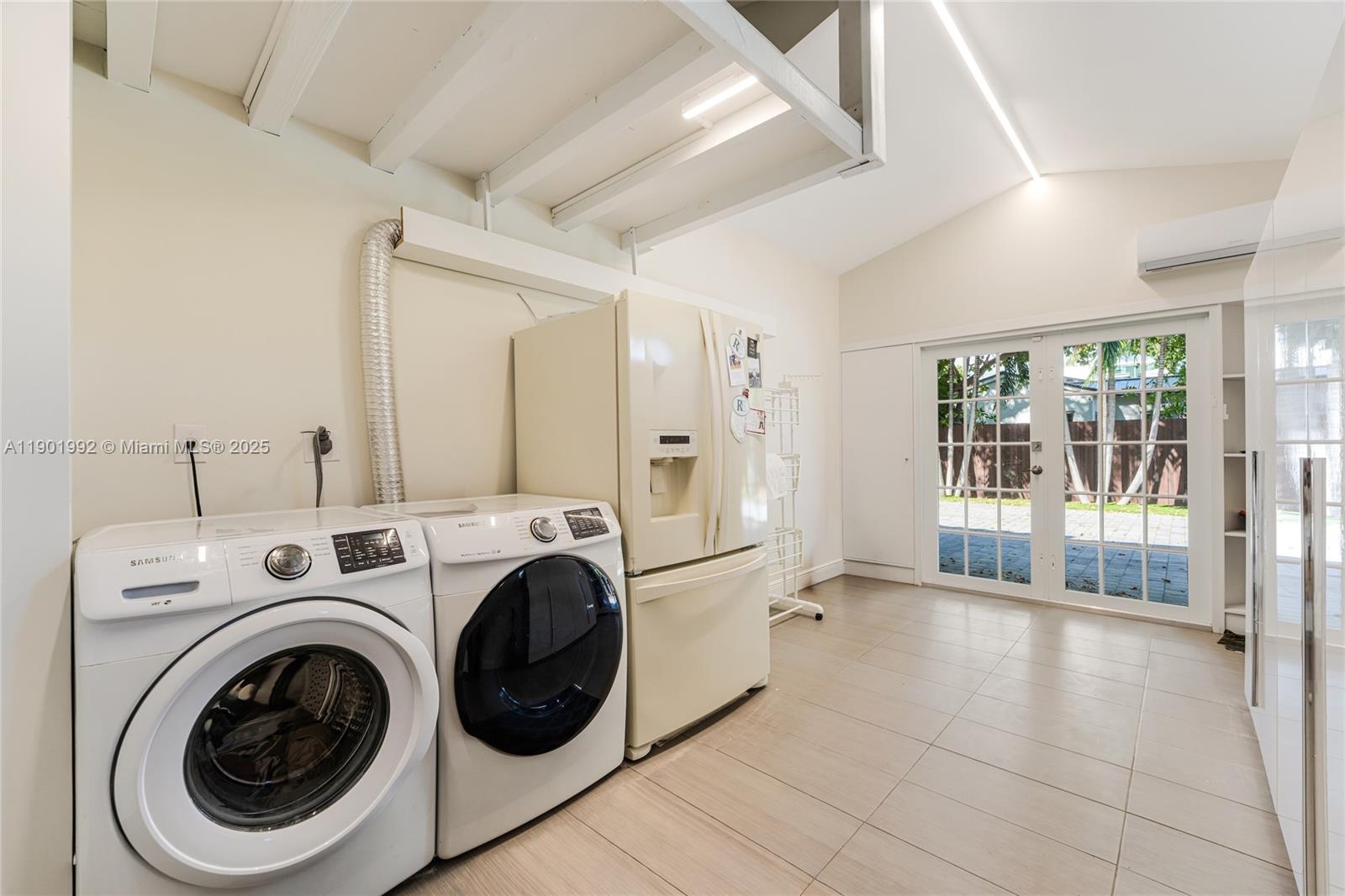 140 N Hibiscus Dr Miami Beach, FL 33139