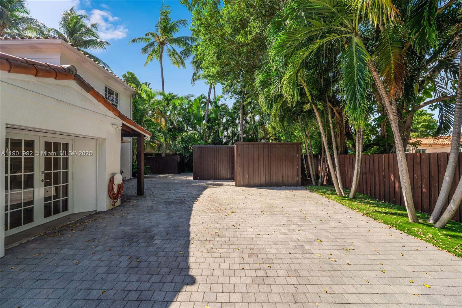 140 N Hibiscus Dr Miami Beach, FL 33139