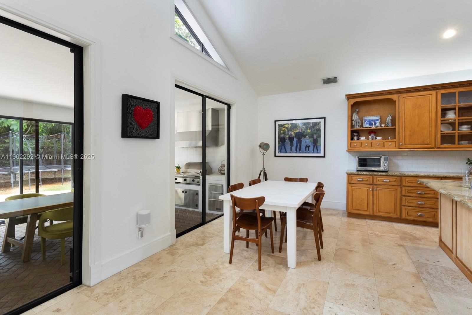 11003 SW 77th Ct Cir Pinecrest, FL 33156