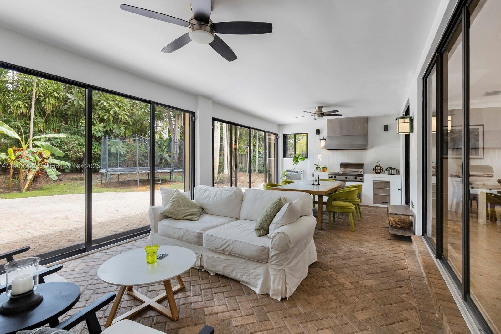 11003 SW 77th Ct Cir Pinecrest, FL 33156